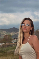 Ukrainian lady alina from poltava with Blonde hair age 30 photo-2