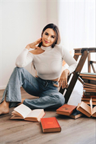 Ukrainian wife from paris eugenia with Black hair age 32 photo-5