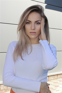 Meet Ukrainian girl alisa from kiev with Blonde hair age 35