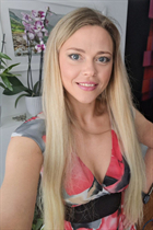 hull bride daina with Blonde hair age 42 photo-47