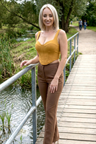 Saliendo con una mujer alemana natalia de stuttgart con pelo Rubio y 48 años photo-8