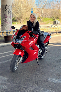 Lady from Ukraine kateryna from kyiv with Blonde hair age 43