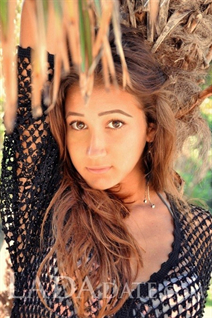 Pretty Ukrainian girl karina from zaporozhye with Light Brown hair age 23