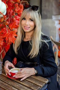 Wife from Ukraine anna from kiev with Blonde hair age 53