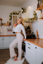 Ukrainian wife from hamburg irina with Blonde hair age 42 photo-9