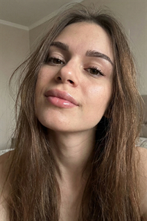 Perfect woman diana from los angeles with Dark Brown hair age 21