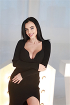 Belle femme ukrainienne irina de kiev aux cheveux Noirs, age 31 photo-1