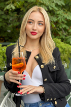 Ukrainian woman julia from chernivtsi with Blonde hair age 21 photo-10