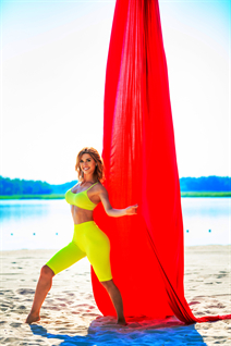 Rencontre femme ukrainienne anna de krivoy rog avec Chatain clairs cheveux, age 33