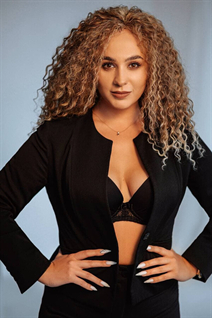 Linda chica ucraniana nadezhda de kiev con pelo Rubio y edad 33