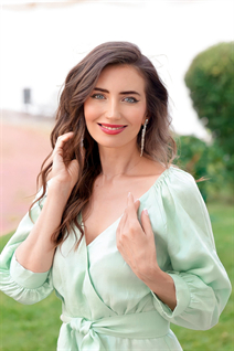 Perfect woman angela from london with Dark Brown hair age 47