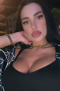 Femme ukrainienne pour sortir avec alex de kiev avec Noirs cheveux, âge 30