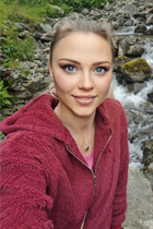 hull bride daina with Blonde hair age 42 photo-42