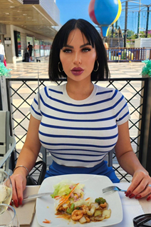 Hermosa mujer de Ucrania marianna de zhytomyr con pelo Negro y edad 35