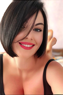 Girl from florida inna with Dark Brown hair age 36