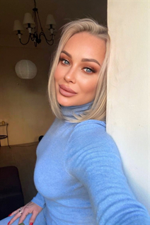 Jolie femme allemande yanina de berlin avec Blond cheveux 46 ans