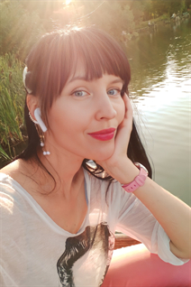 Beautiful Ukrainian bride renata from sumy with Black hair age 40