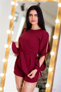 Ukriane bride alina from kharkov with Black hair age 25