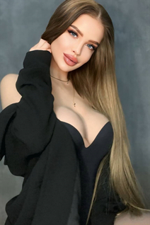 Femme ukrainienne pour sortir avec elisabeth de poltava avec Chatain clairs cheveux, âge 27