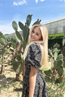 Hermosa esposa de Ucrania olesya de poltava con pelo Rubio y edad 18