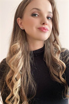 Ukrainian woman inna from seattle with Blonde hair age 32 photo-2