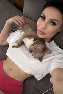 Hermosa mujer de Ucrania marianna de zhytomyr con pelo Negro y edad 35