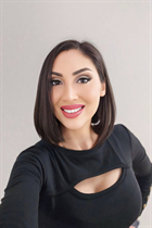 Dating a german woman alena from rust with Black hair 38 years old photo-4