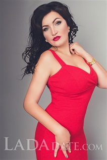 Single Ukrainian lady yuliya from mariupol with Light Brown hair age 33