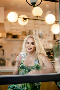 Jolie fille ukrainienne galina de cherkassy avec Blond cheveux, âge 42