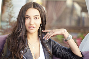 quebec bride nataly with Dark Brown hair age 37 photo-51