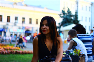 oslo bride olga with Black hair age 40 photo-8