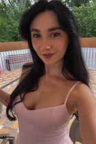 Épouse d'Ukraine olena de lviv avec Noirs cheveux, âge 24 photo-5