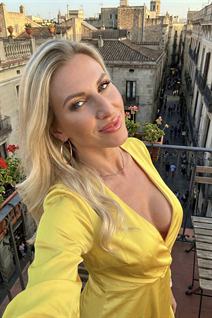 Fille de barcelona olena aux cheveux Blond, age 43