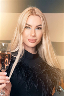 Ukrainian single woman alena from sevastopol with Blonde hair age 28