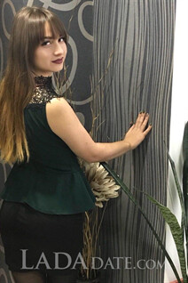 Meet ukraine women viktoria from nikolaev with Blonde hair age 23