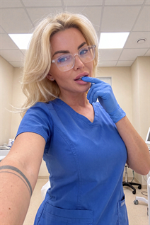 Fille célibataire ukrainienne daryna de kyiv avec Blond cheveux, âge 35