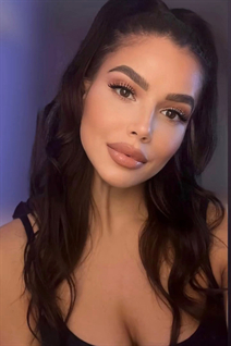 Mariée de bratislava barbora avec Brunette cheveux, âge 35