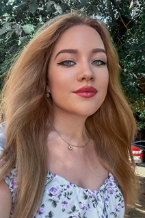 Novia de Ucrania marina de mykolaiv con pelo Marrón claro y edad 27