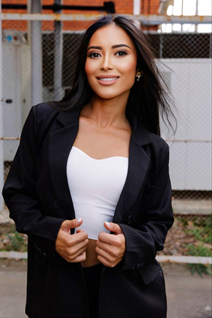 Femme parfaite assiya de las vegas avec Noirs cheveux, âge 35