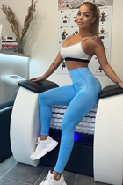 budapesht bride silvia with Blonde hair age 39 photo-10