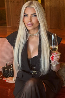 Femme ukrainienne pour sortir avec viktoriia de kiev avec Blond cheveux, âge 50