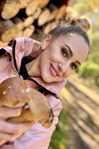 Ukranian bride natalia from lviv with Blonde hair age 41 photo-6