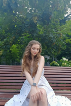 Belle femme tchèque yana de sokolov avec Chatain clairs cheveux 27 ans photo-3