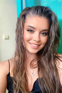 Gorgeous Ukrainian woman julia from kiev with Dark Brown hair age 26