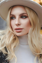 Ukrainian lady alina from poltava with Blonde hair age 30 photo-16