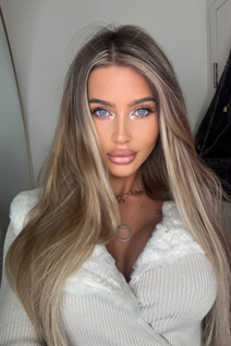Femme parfaite sarah de warsaw avec Chatain clairs cheveux, âge 27