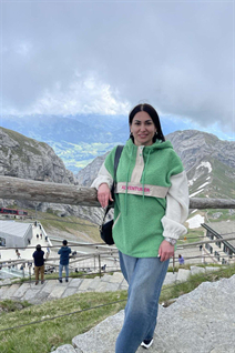 Ukrainian girl natalya from khmelnitsky with Dark Brown hair age 40