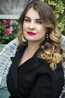 Pretty ukrainian lady elena from saint-petersburg with Dark Brown hair age 35