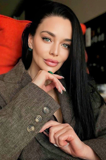 Novia ucraniana irina de kyiv con pelo Negro y edad 45