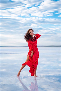 Ukrainian russian women anna from odessa with Dark Brown hair age 33